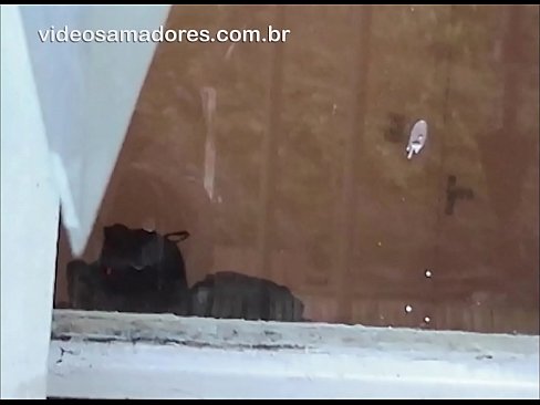 ❤️ Horny gason ap gade mennaj li ak yon lòt nèg, anrejistre yon video fuck san deranje koup la Slope nan nou